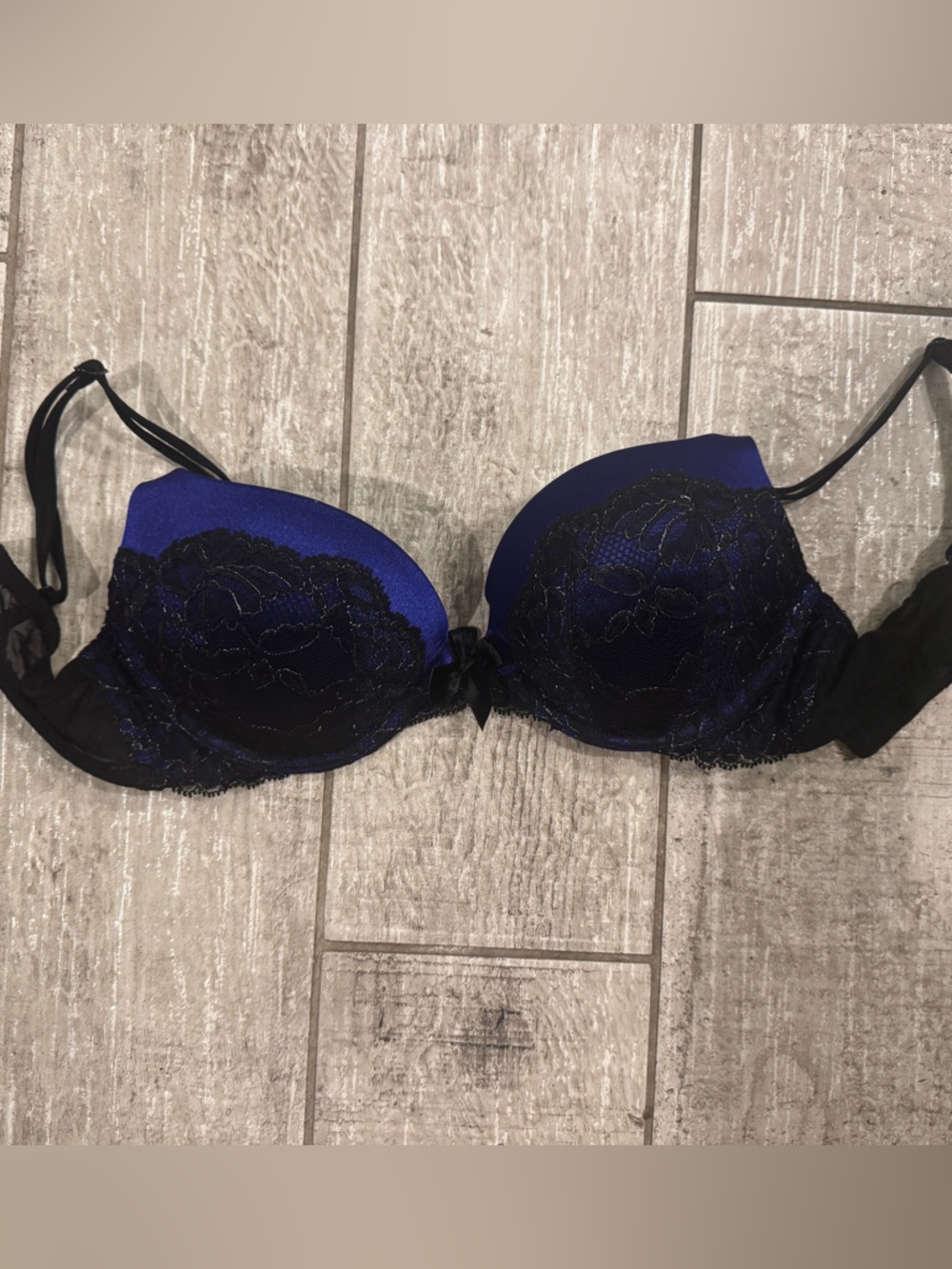 Victoria’s Secret Very Sexy Plunge Bra - 34B - Purple and Black